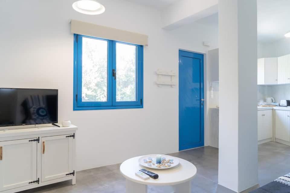 Blue Moon Apartments Makrýgialos Екстериор снимка